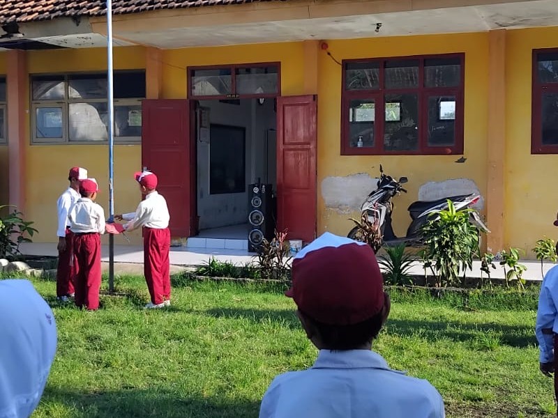 UPACARA HARI PERTAMA